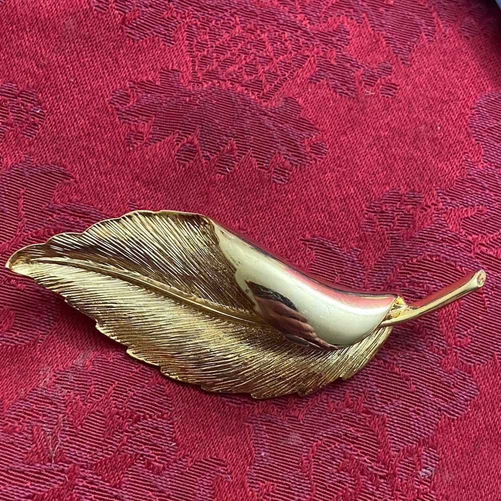 Vintage ALLISON REED Folded Gold Tone Leaf Broach